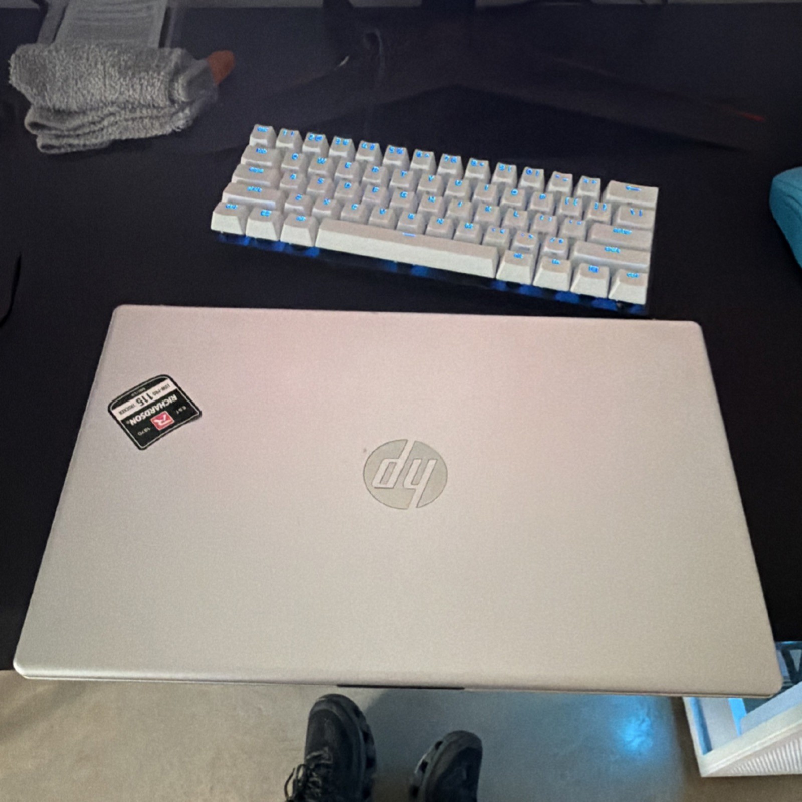 HP Laptop AMD Ryzen 5 7000 Series, Radeon Graphics, Silver Notebook