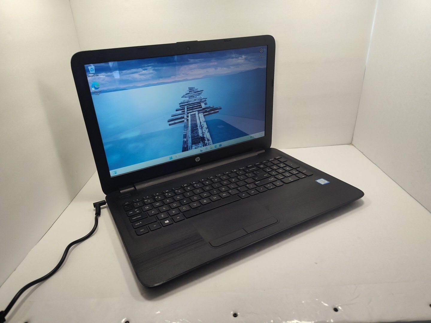 HP 15-AY009DX | INTEL CORE I3-6100U 2.30GHZ 250 GB SSD 6GB (READ DESCRIPTION)