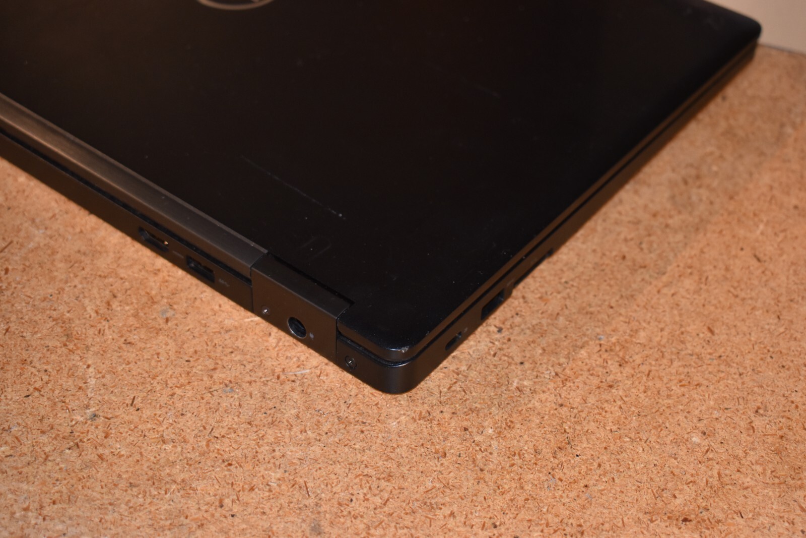 Dell Latitude 5590 Quad Core i5-8250U 1.6 GHz 8GB RAM 128GB SSD Windows 10 Pro