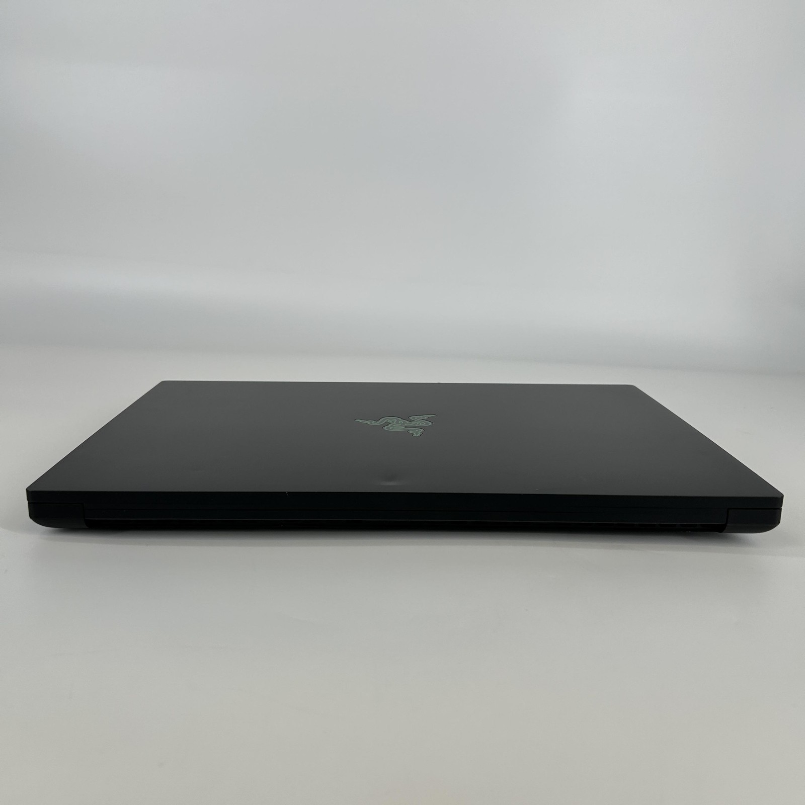 Razer Blade 16 240Hz QHD+ 2024 2.2 GHz i9-14900HX 32GB 2TB SSD RTX 4090 Good