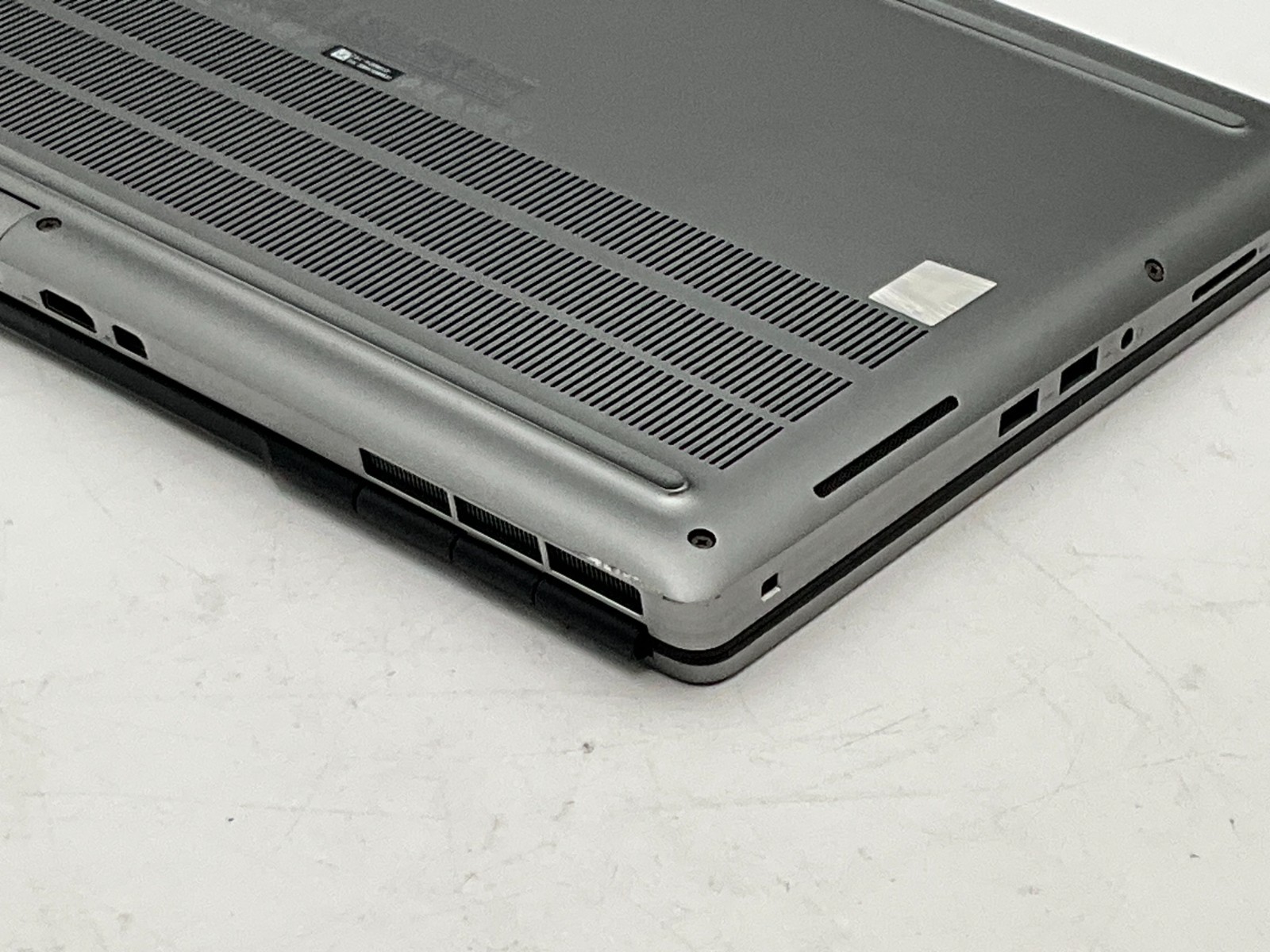 DELL Precision 7560 i7-11850H 2.50g 32GB 1tb T1200 15.6″ WIN11 Laptop FJXM0J3