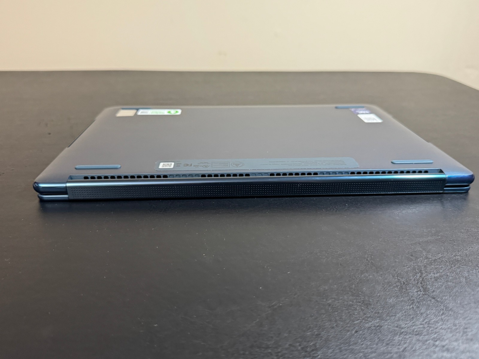Lenovo Yoga Book 9i 14” 2.8K Dual Screen OLED Laptop Ultra 7 255H 16GB 1TB Teal