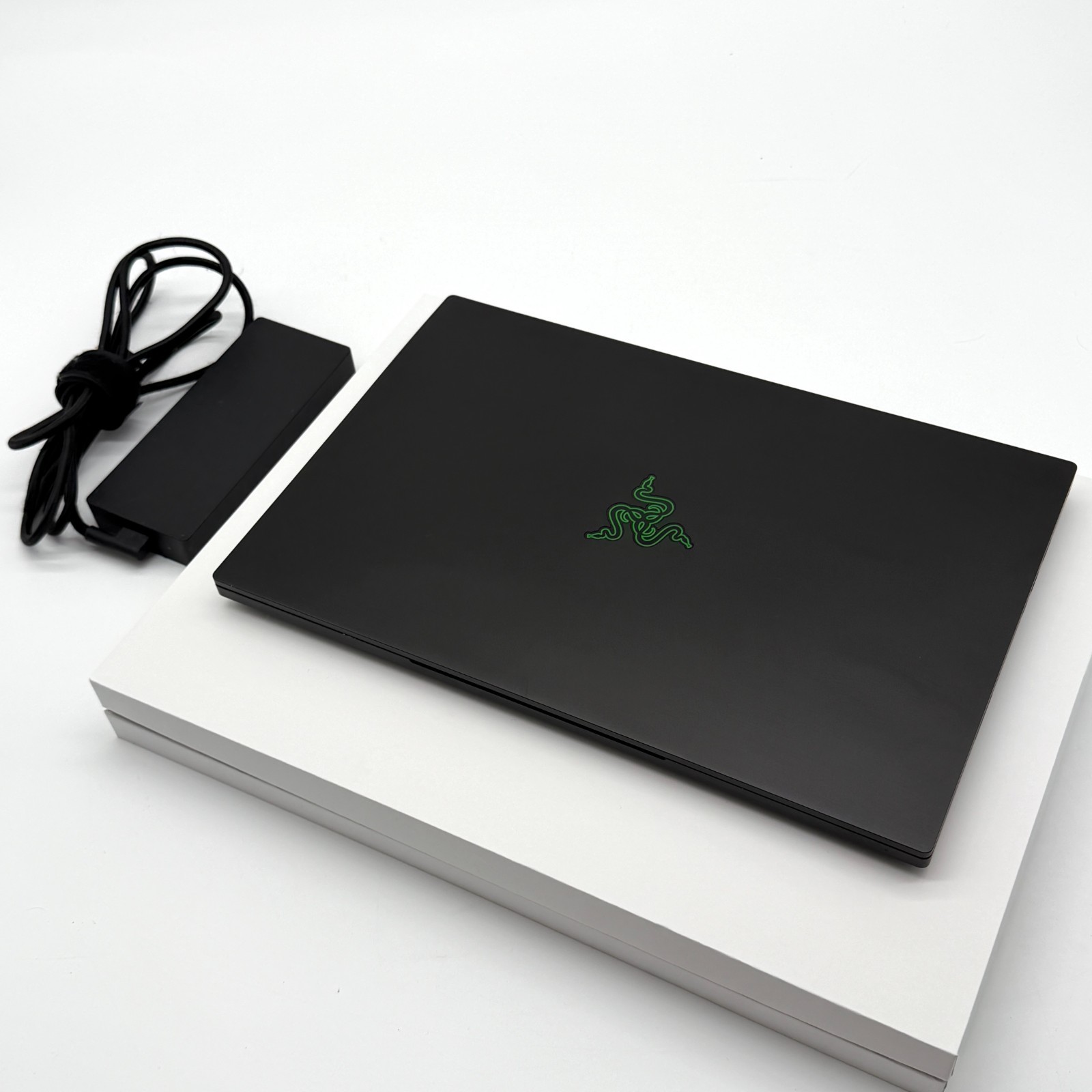 Razer Blade Black Gaming Laptop 240Hz 2K i7-11800H 2.30GHz 32GB RTX 3080 1TB!
