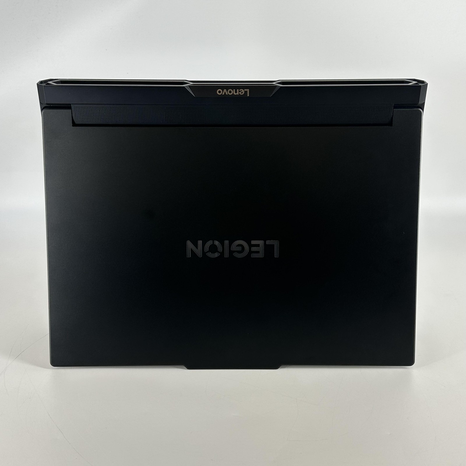 Lenovo Legion Pro 7i 16 QHD+ Ultra 9 275HX 32GB 1TB/1TB RTX 5080 – Split Frame