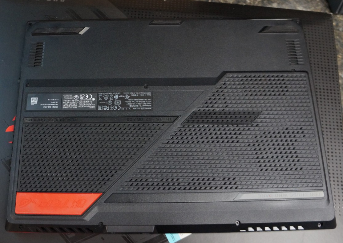 ASUS ROG Strix ADVANTAGE ED. G513QY 5900HX 16 GB RAM, 512 GB SSD – (5RIE26CB)