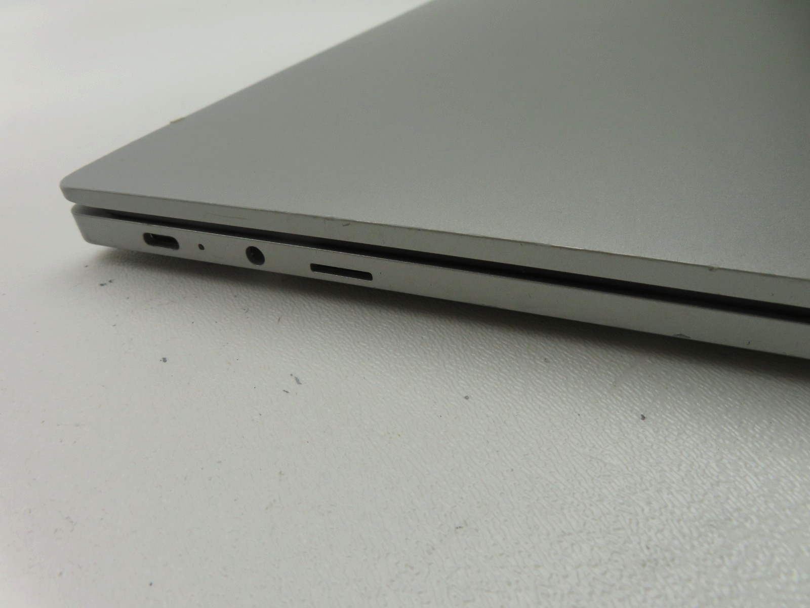 Samsung Galaxy Book Go NP545XLA 14″ Snapdragon 8cx Gen 2 8GB RAM 256GB UFS
