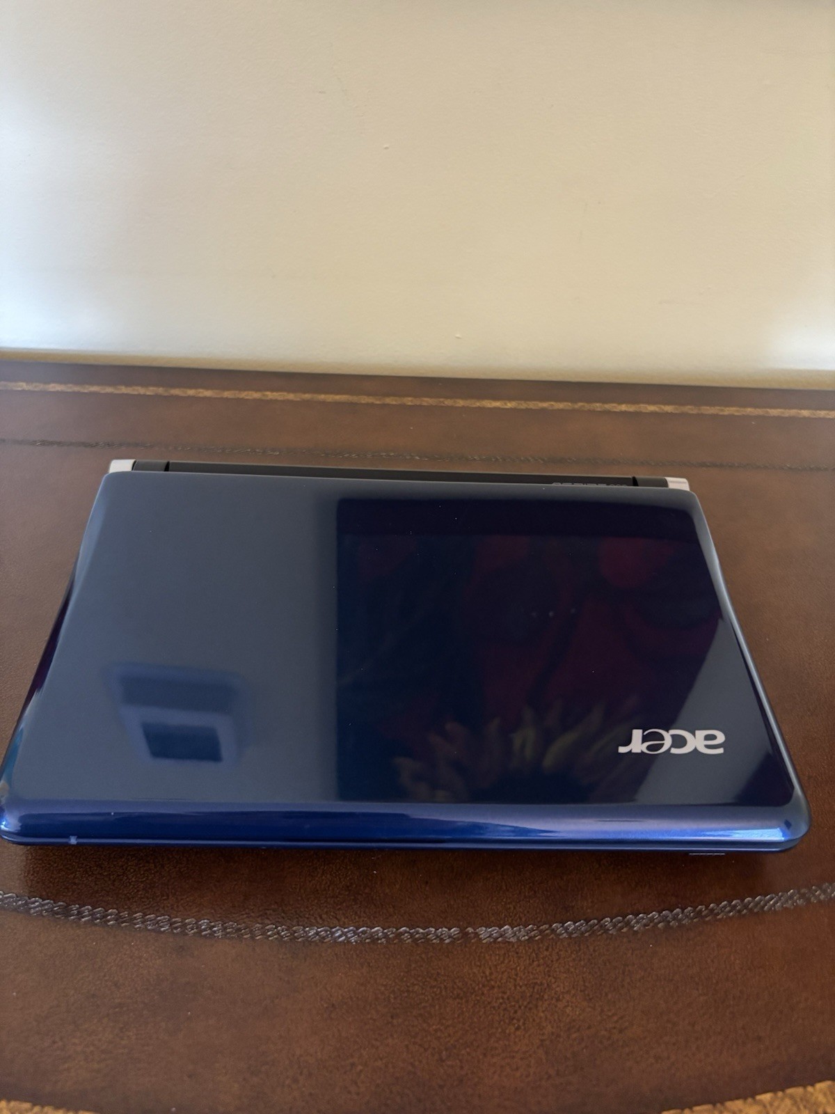 Acer Aspire One 10.1″ Netbook 1GB / 120GB Navy Blue with Padded Carry Case