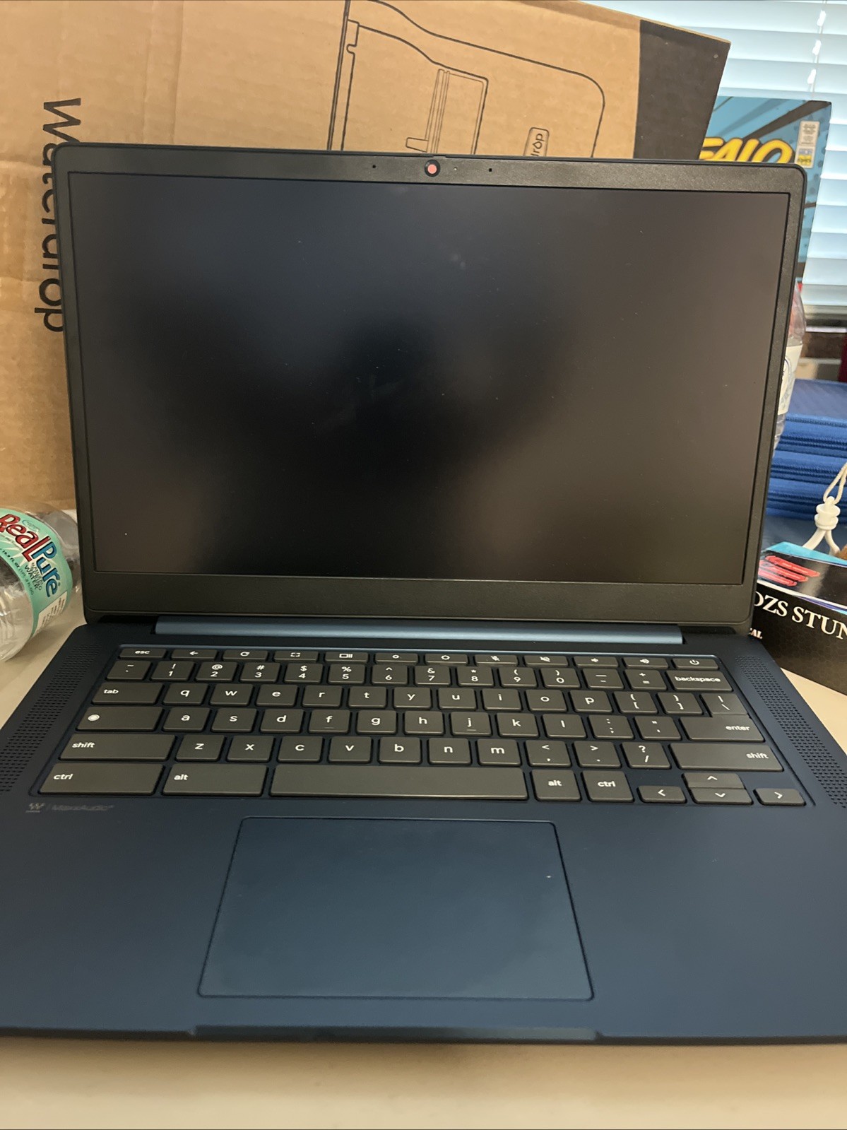 Lenovo Slim 3 Chromebook 14″ Touch (64GB) Laptop – Blue