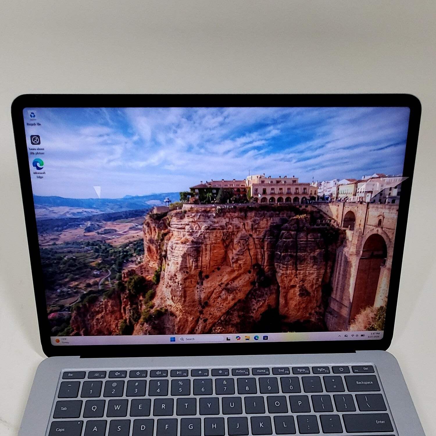 Microsoft Laptop Studio 1 1964 14.4″ i7 3.3GHz 16GB RAM 512GB SSD RTX 3050 Ti