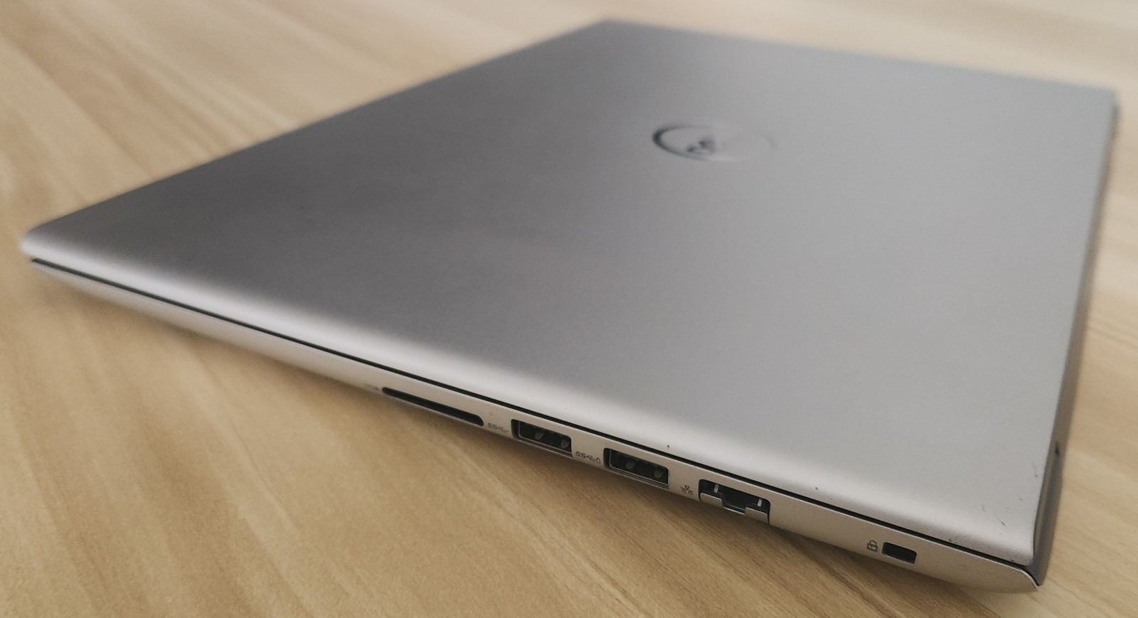Dell Vostro 14 5471 14” Full HD 1TB SSD Intel i7-8550U 4GHz 16GB RAM Radeon R7