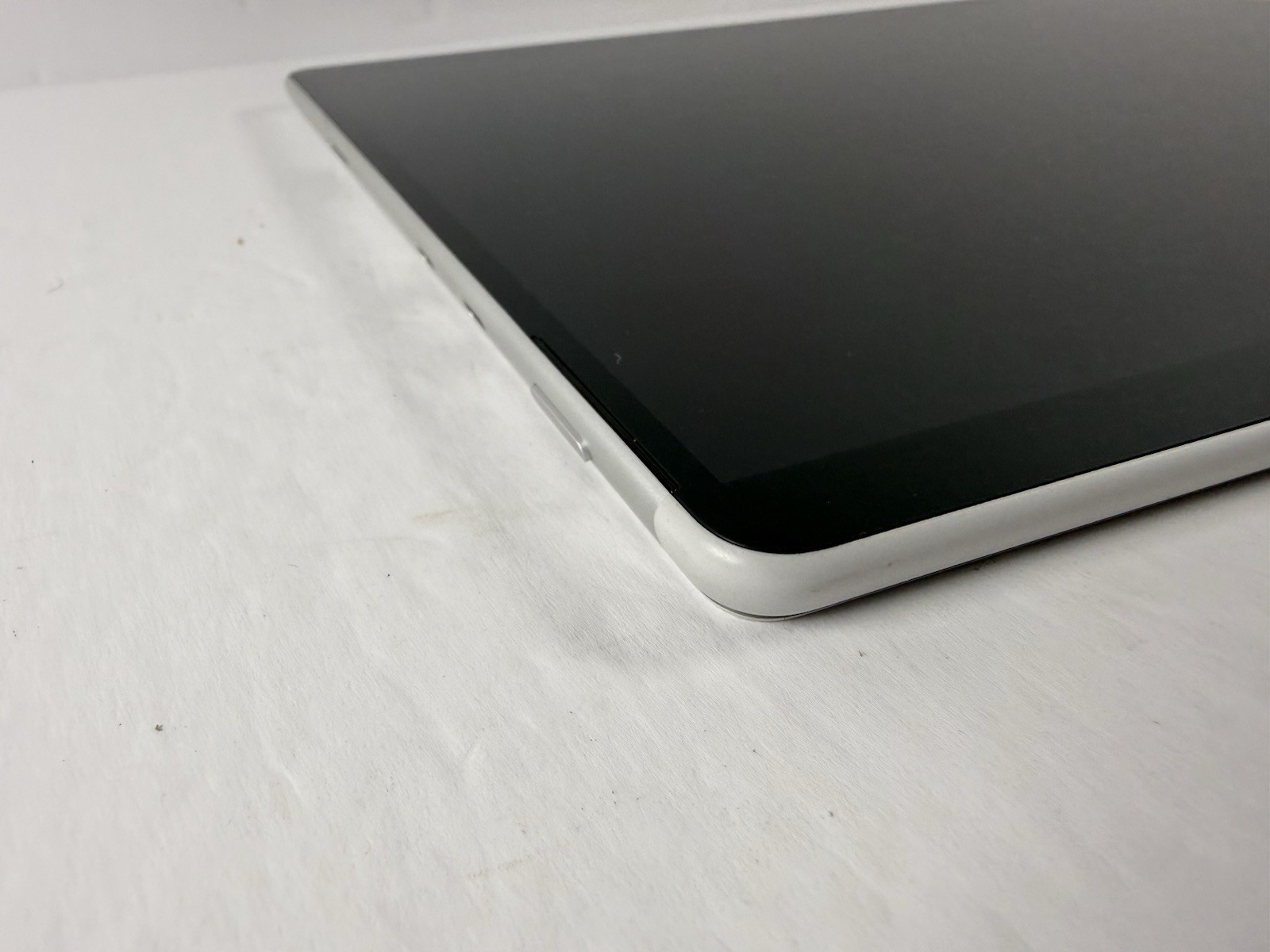 Microsoft Surface Pro 8 (1982) i5-1145G7 – 16GB RAM – 256GB 120Hz – Win 11 Pro