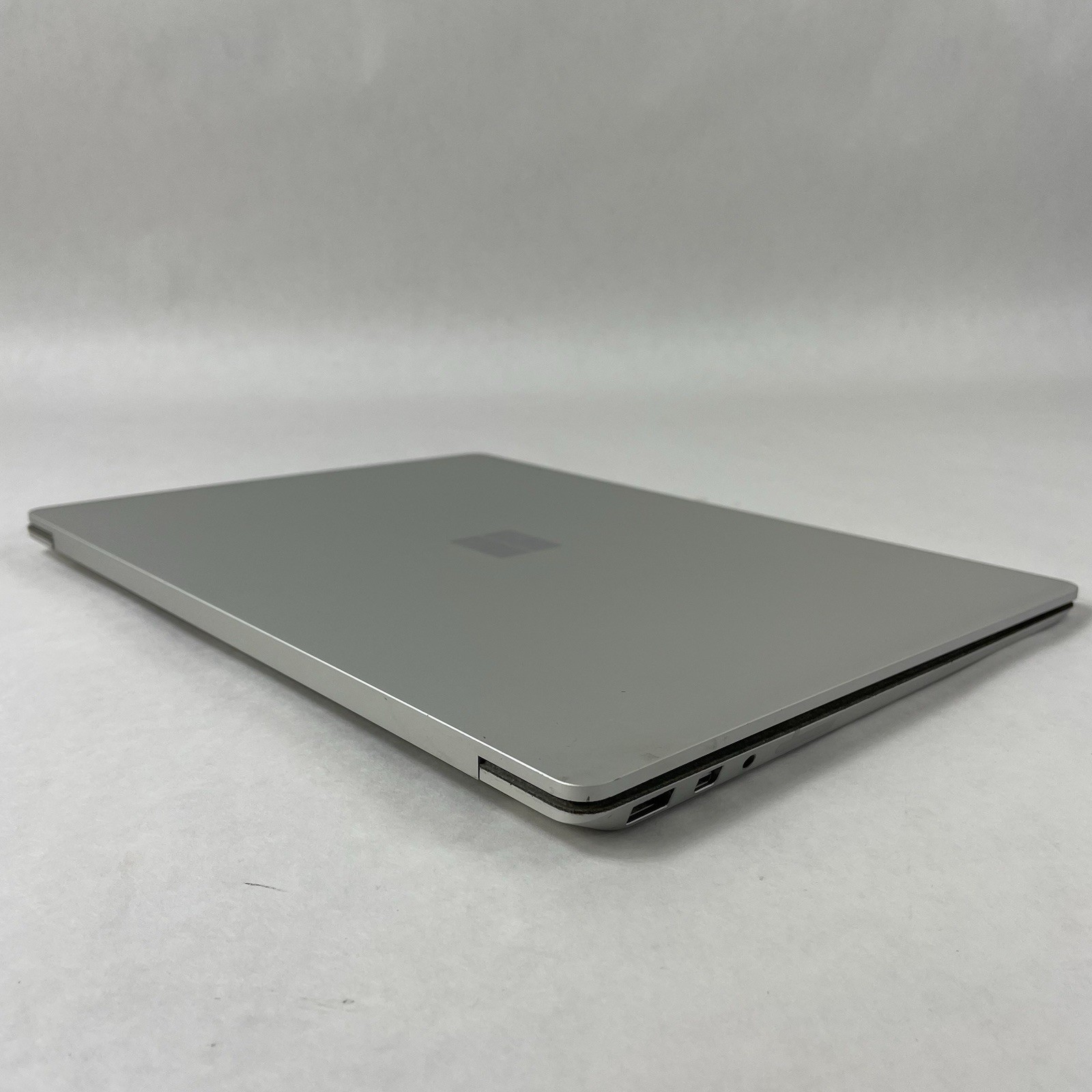 Microsoft Surface Laptop 13.3″ i5-7200U 2.50 GHz 8 GB RAM 256 GB SSD Windows 11
