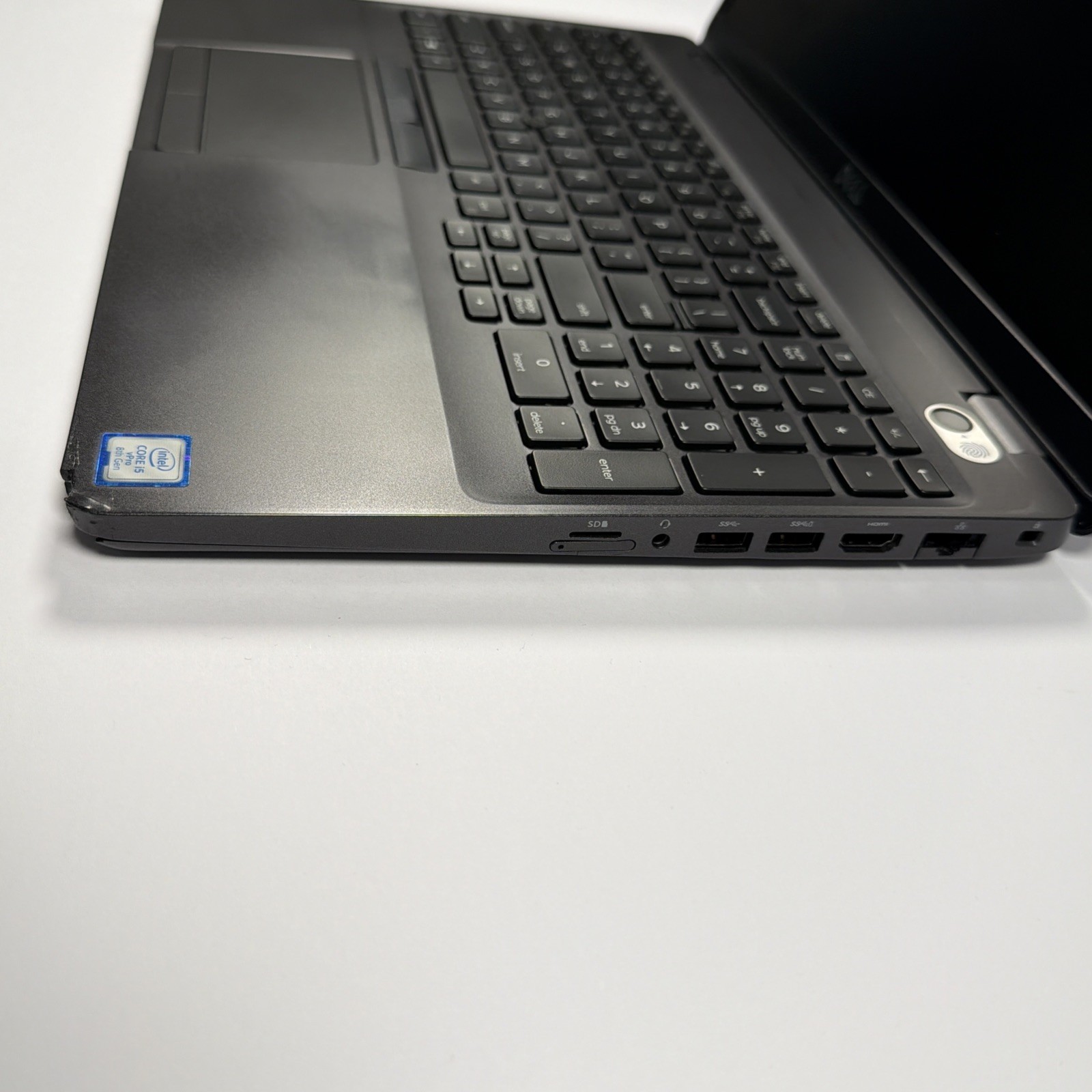 Dell Latitude 5500 15.6″ Intel Core i5-8365U 16GB RAM 256GB NVMe Win11Pro – READ