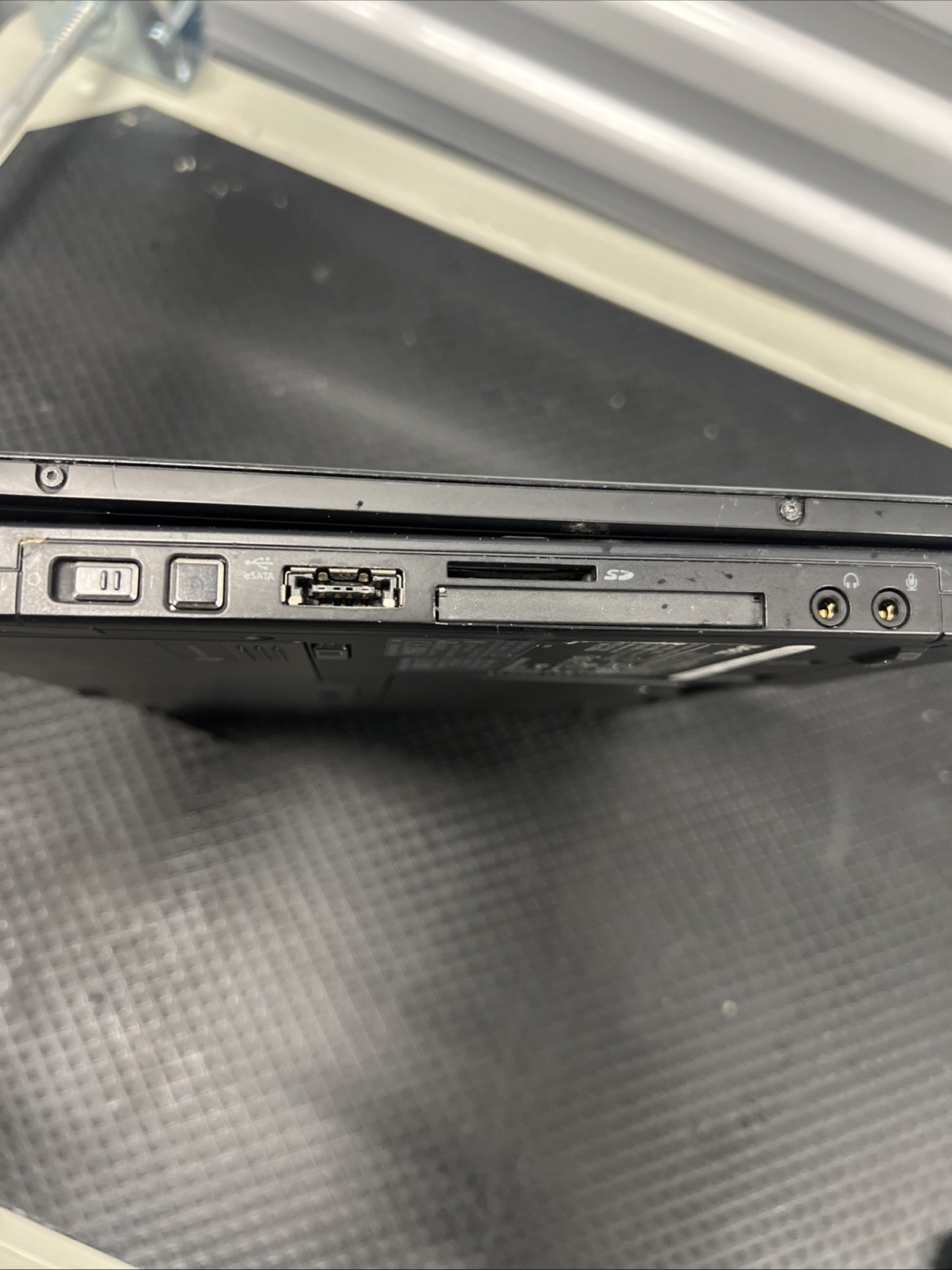 Dell Latitude XT2 12.1″ Core 2 Duo U9400 1.4Ghz 1 GB RAM NO DRIVE 2-in-1 AS IS!!
