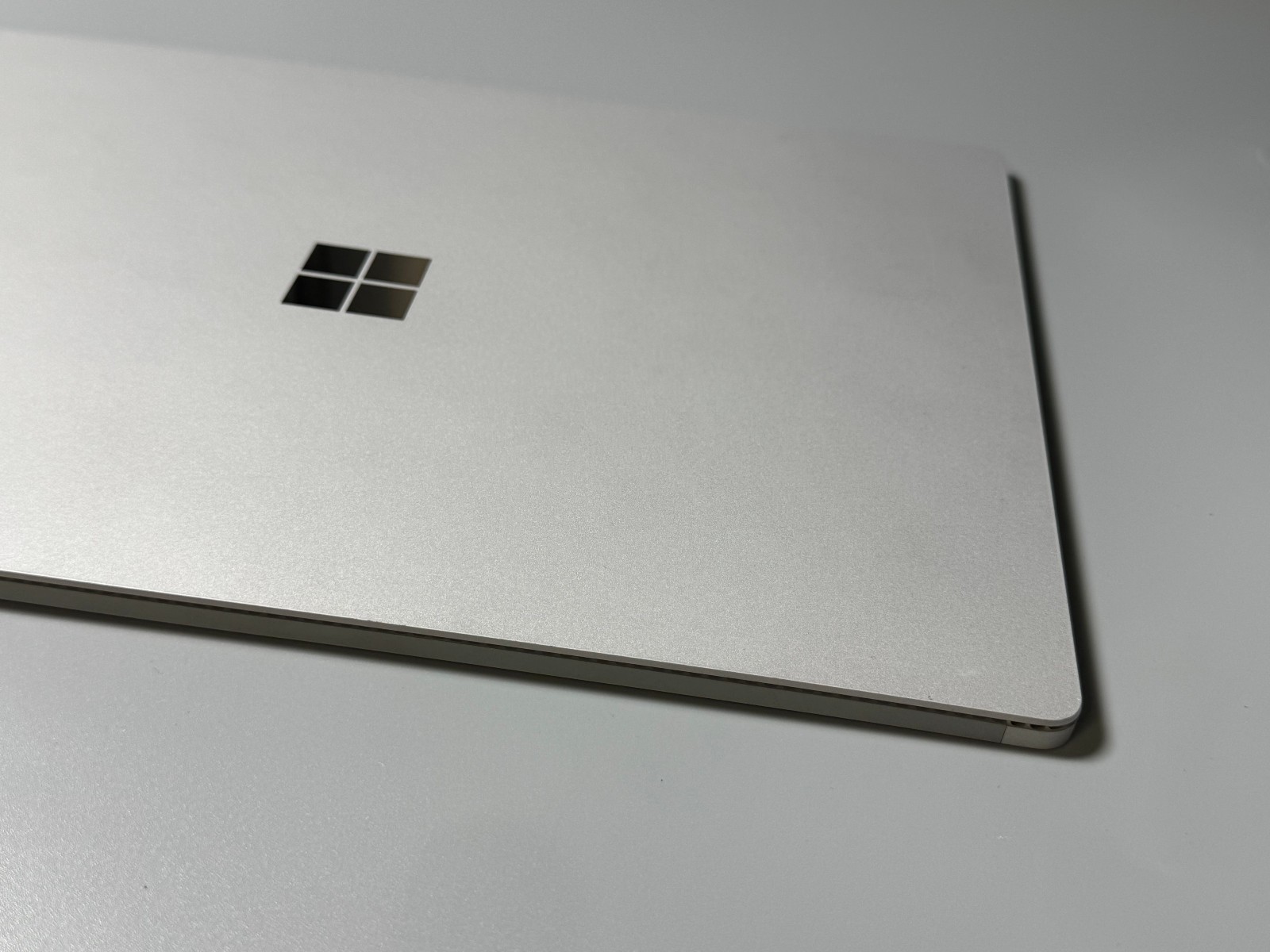 Microsoft Surface Book 1703 13.5″ i5-6300U 8GB Ram 128GB SSD NO KEYBOARD!!