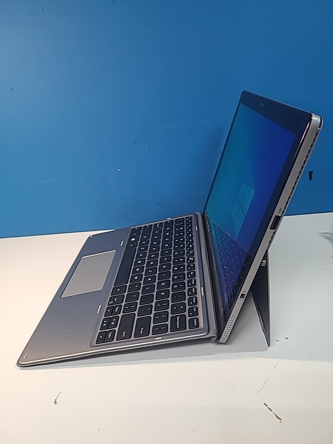 Dell Latitude 7210 Core i7-10610U 1.80GHz 16GB 256GB SSD Touch Screen W/adaptor