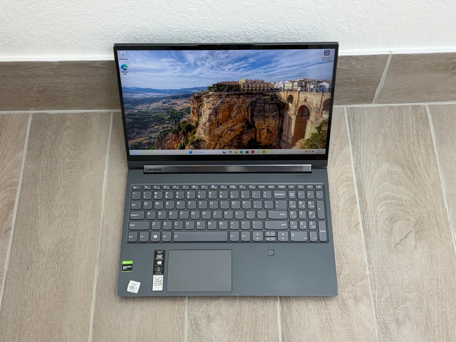 Lenovo Yoga 9 15.6″ Touch Laptop Core i7-10750H GeForce GTX 1650 16GB RAM 256GB