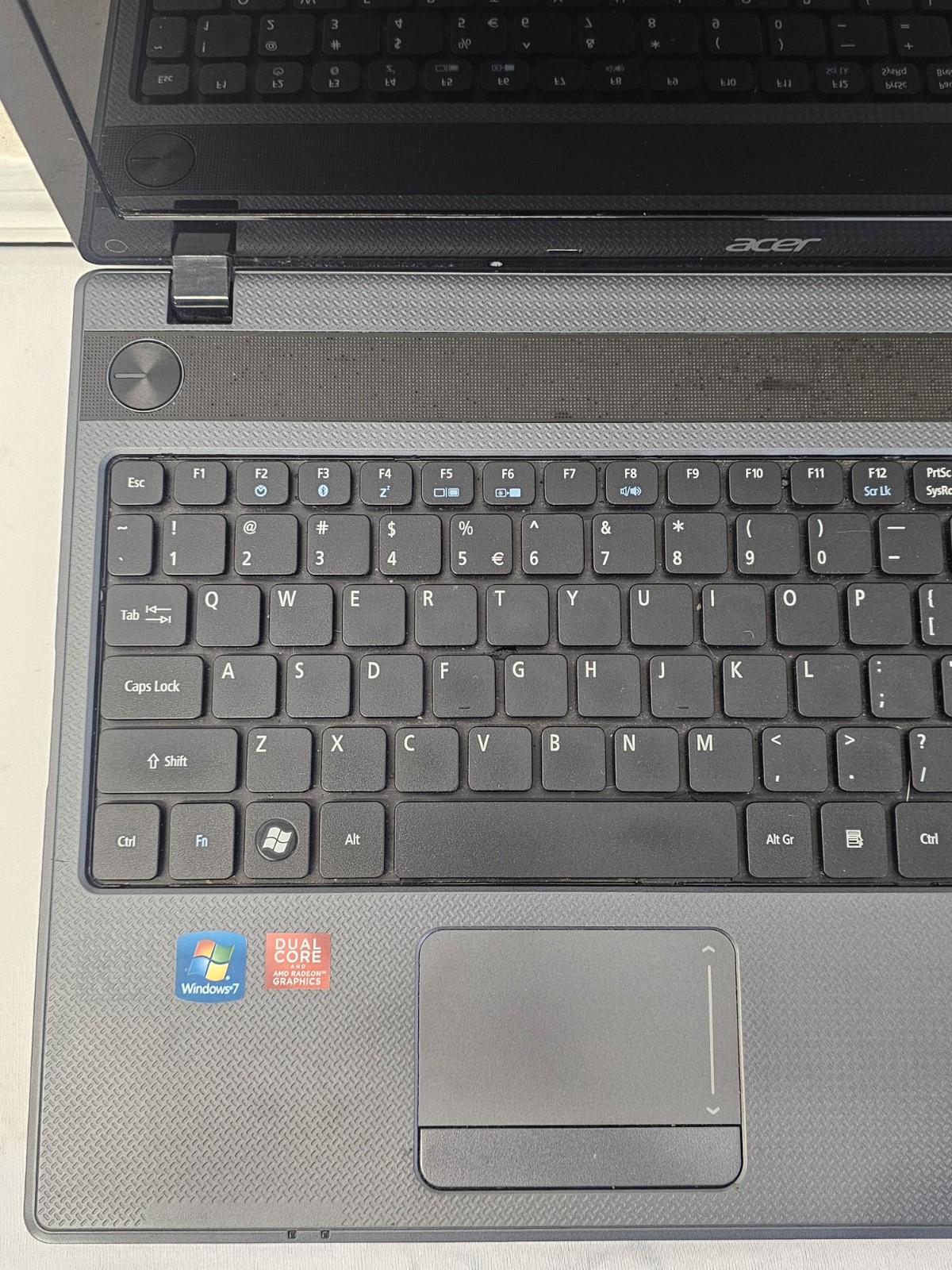 Acer Aspire 5250-0450 Laptop – AMD E-350 – 4GB RAM – 320GB – Windows 10