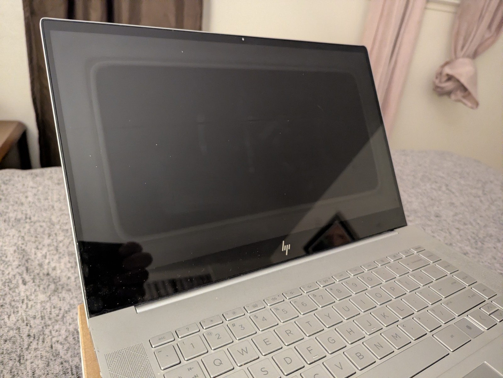 HP ENVY 15-ep0025cl 15.6″ i7-10750H GTX 1660Ti 16GB RAM 512GB SSD W11 (Read)