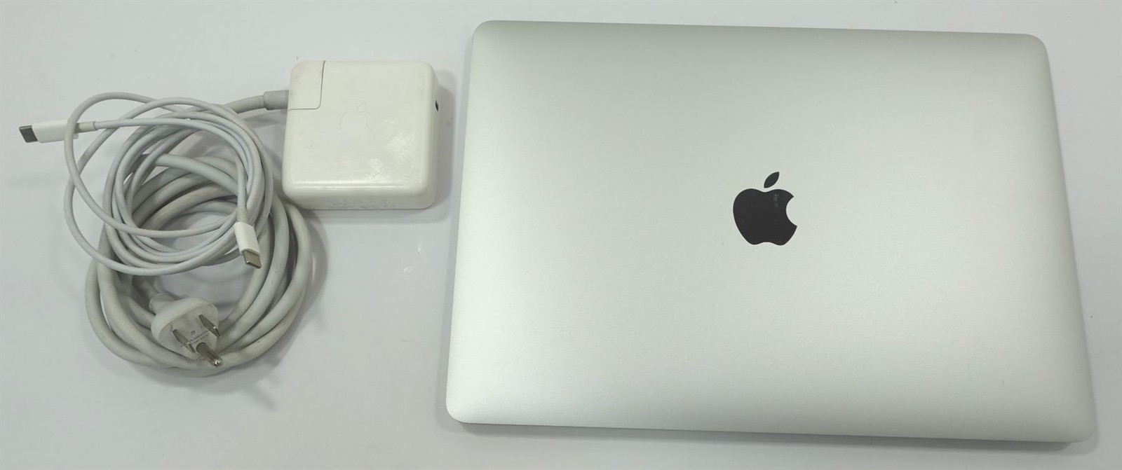 Apple MacBook Air 2020 A2179 13.3″ Core i5-1030NG7 1.1GHz 8GB 256GB Laptop