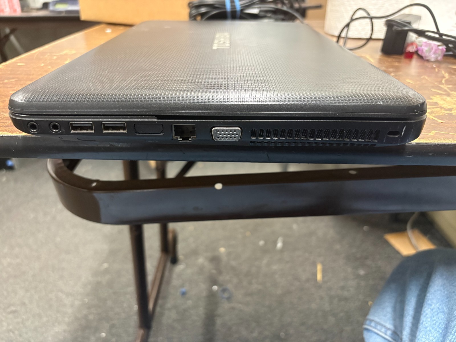 Toshiba Satellite C855D- S5340 AMD E1-1200 APU @1.40GHz 4GB RAM No OS No HDD