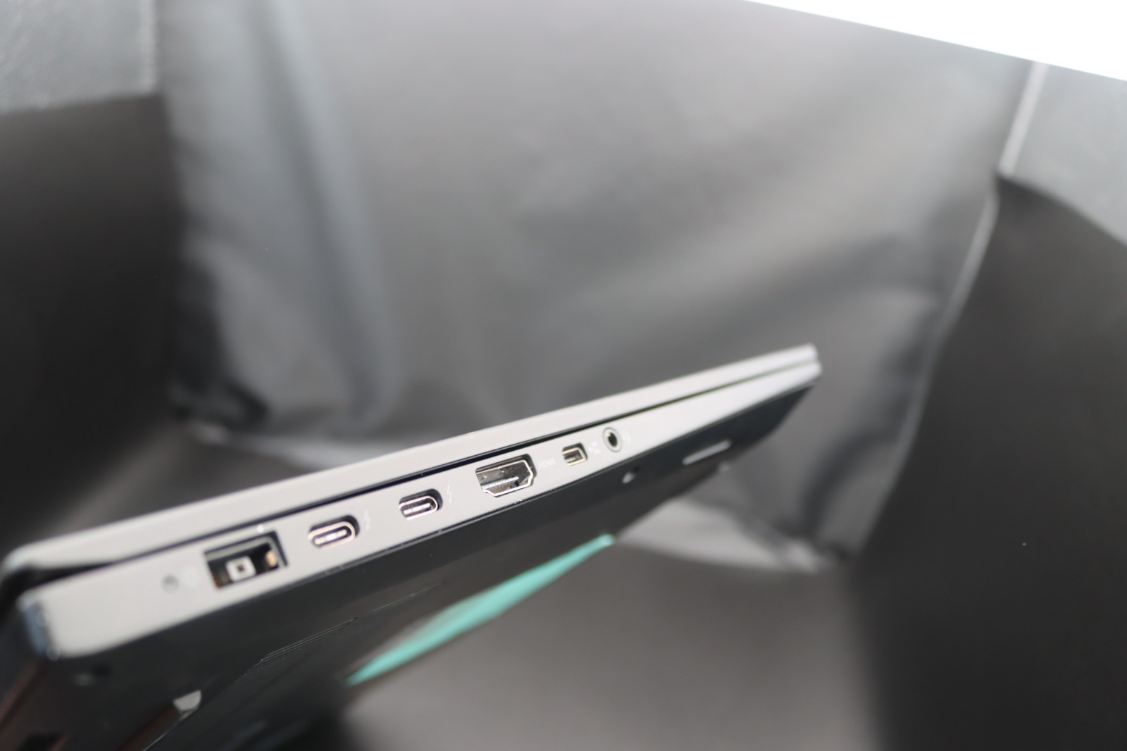 Lenovo ThinkPad P1 Gen 2 Intel Xeon E-2276M 500GB SSD 16GB RAM NVIDIA W11 Pro