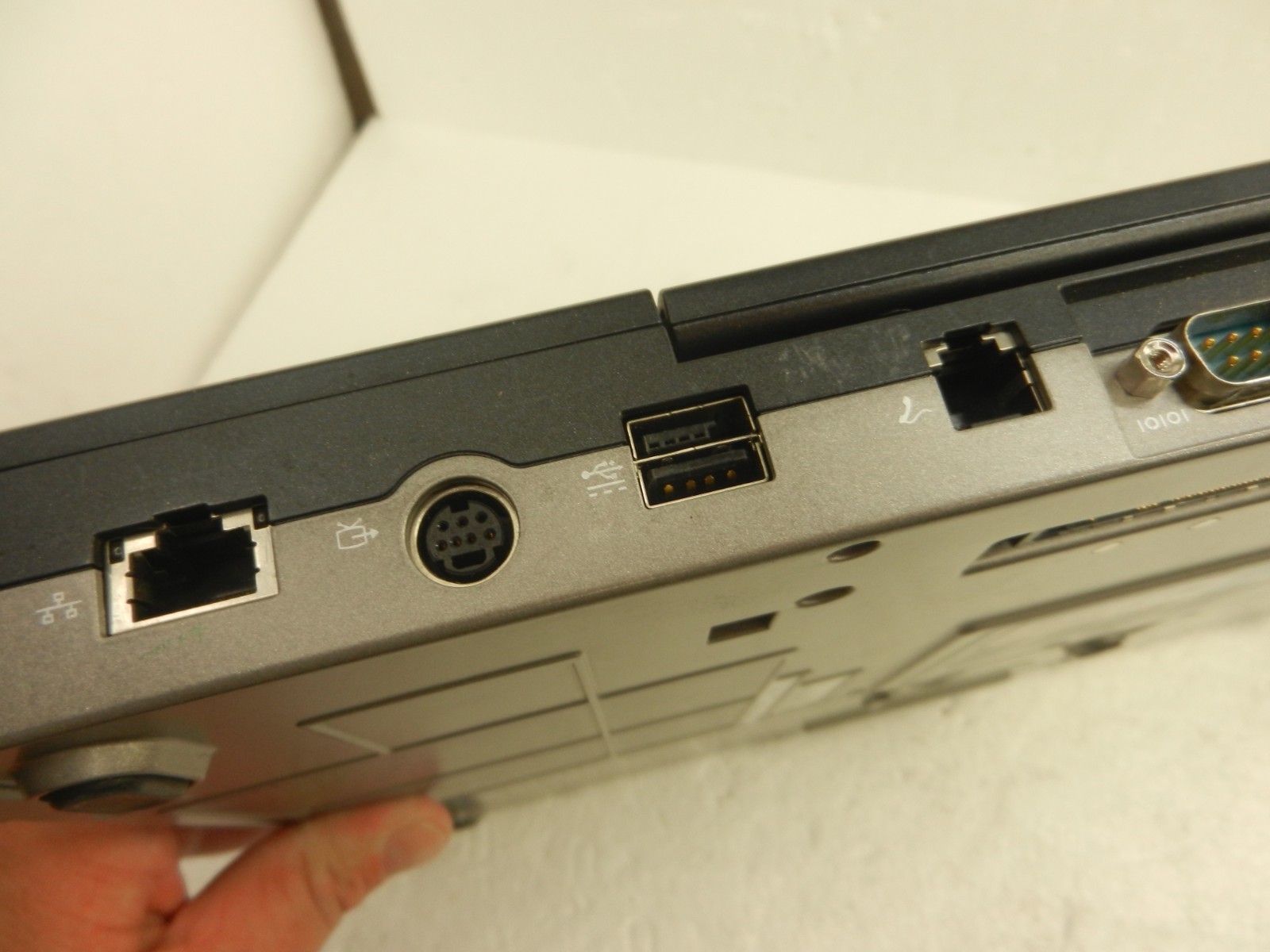 Dell Latitude D830 LAPTOP Core 2 Duo / 2GB / 120GB HDD Serial Port Windows XP
