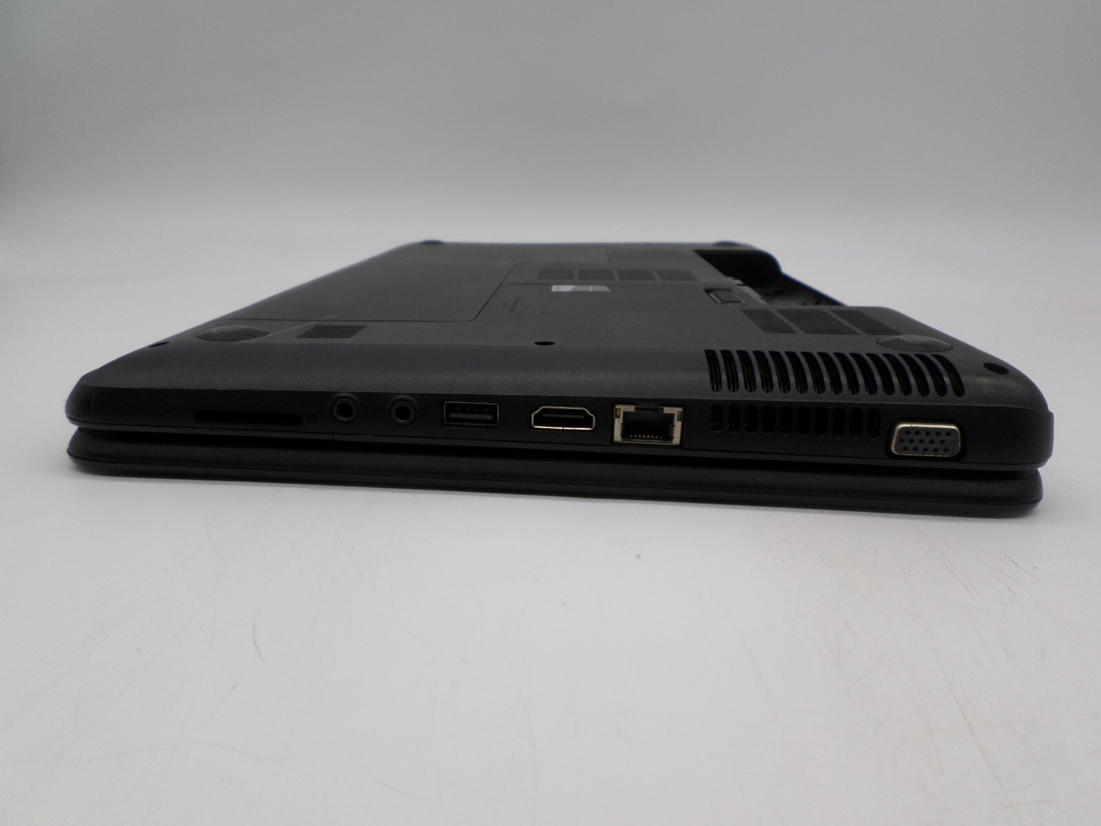 HP 2000-2c29WM D1E81UA – AMD E2-1800, No RAM, No Battery, No HDD – POSTS