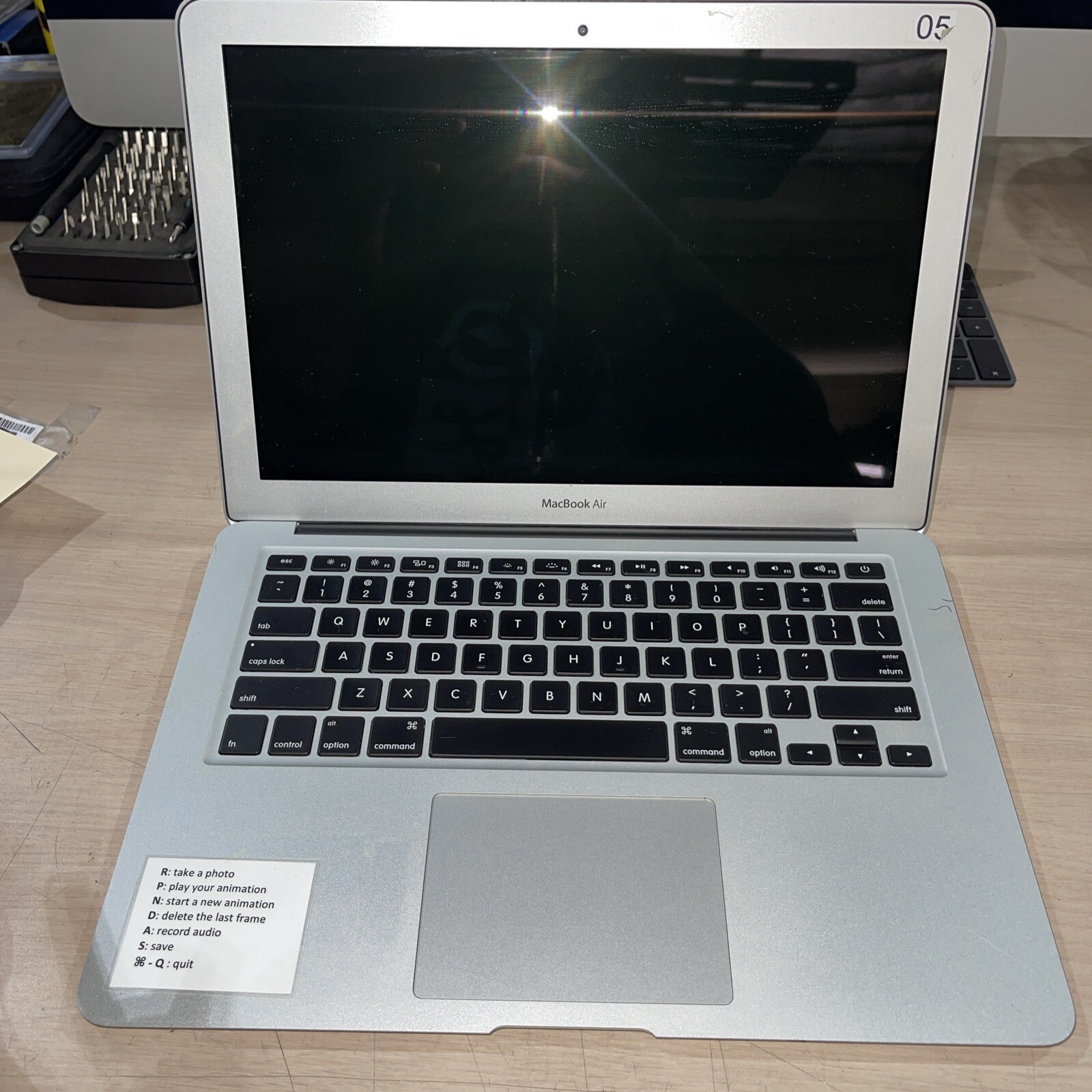 Apple Macbook Air MID 2013 13″ i5-4250U 1.3GHz 4gb RAM NO HD