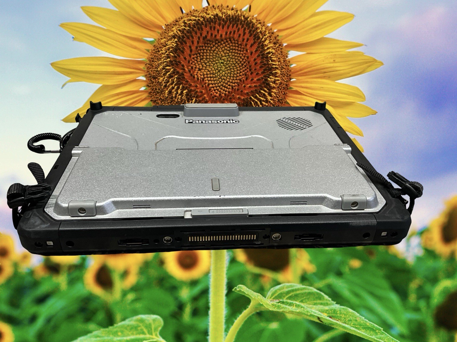 Panasonic Toughbook CF-33 i5-6TH GEN 2.4GHz 8GB RAM TOUCH