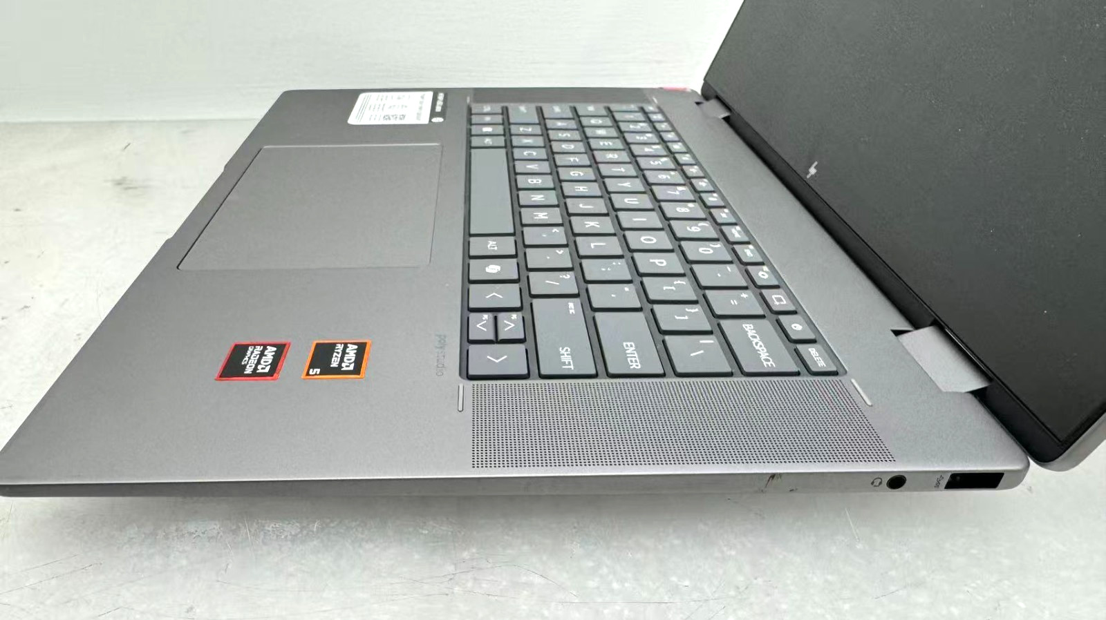 HP ENVY X360 16-ad0013dx Touch AMD Ryzen 5 8640HS@3.50GHz 8G 512G Win11 *Read*