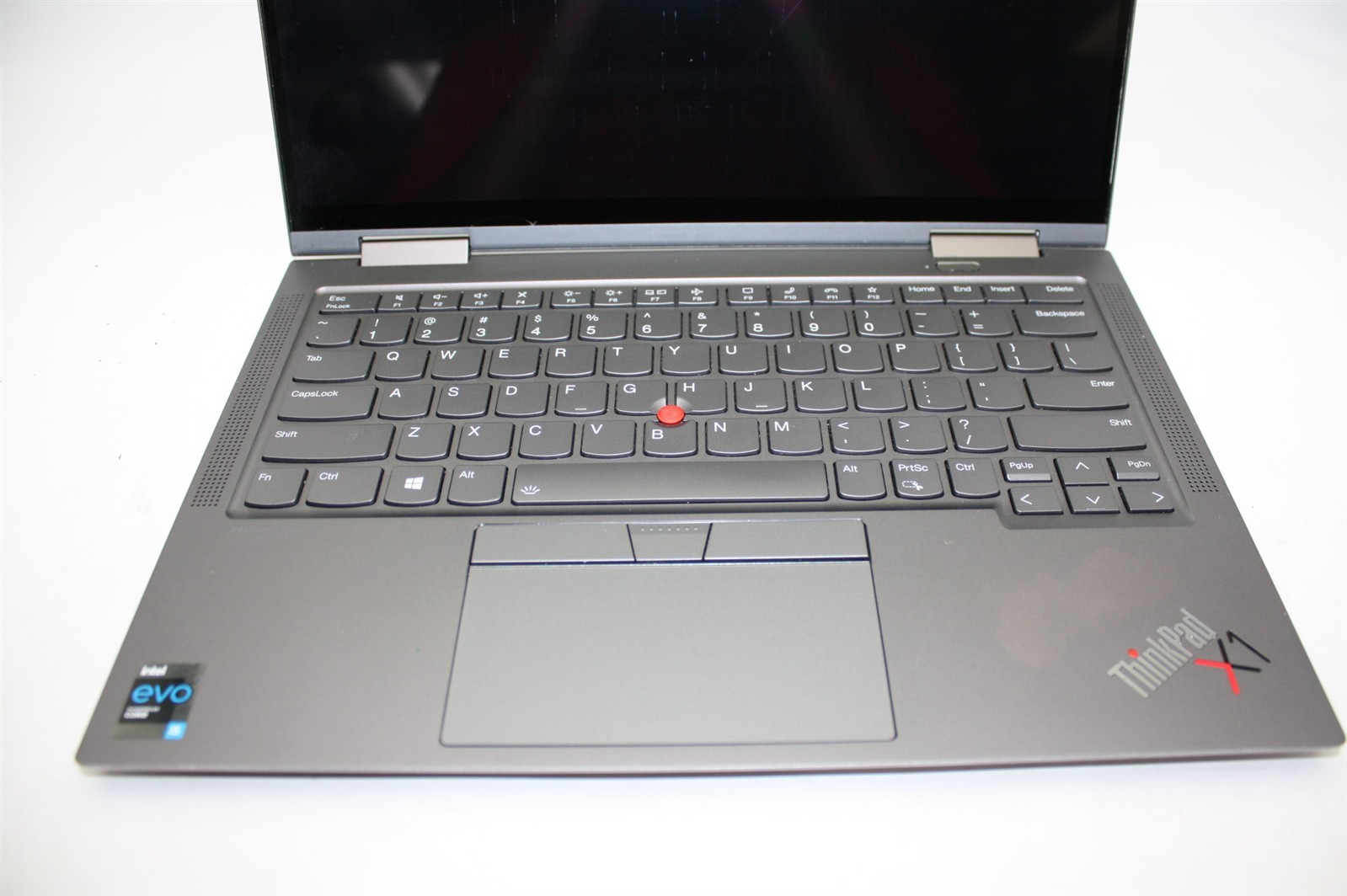 14″Lenovo ThinkPad X1 Gen 6 i5-1135G7 2.40GHz RAM 8GB NVMe 256GB/Screen issue