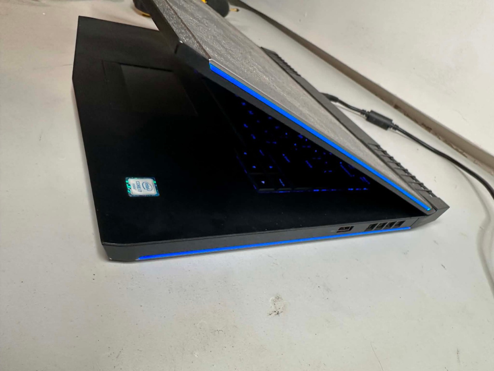 Dell Alienware 15 R3 i7-6700HQ GTX 1060, 16GB ram, 128GB SSD, 1TB HDD – Low batt