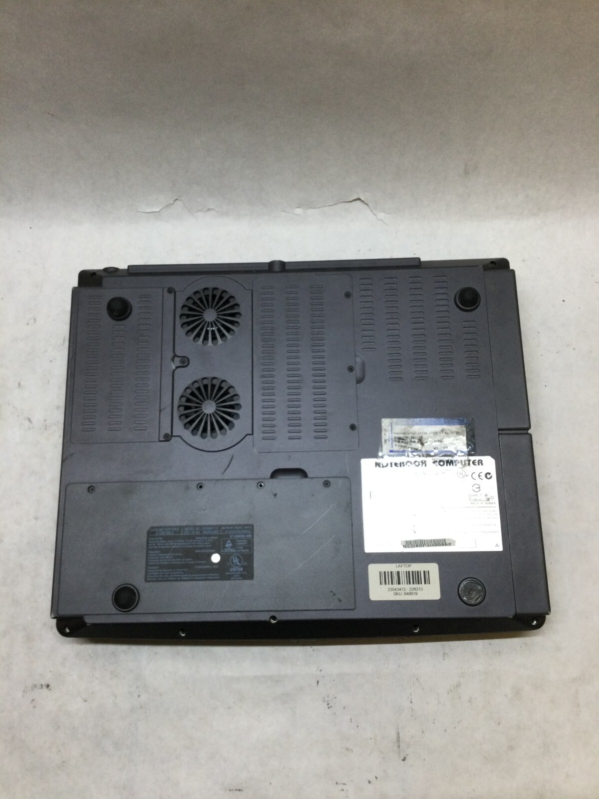 Clevo D800P 15″ Laptop Intel Pentium 4 ATI Radeon 9600 PRO UNTESTED AS IS – – DW