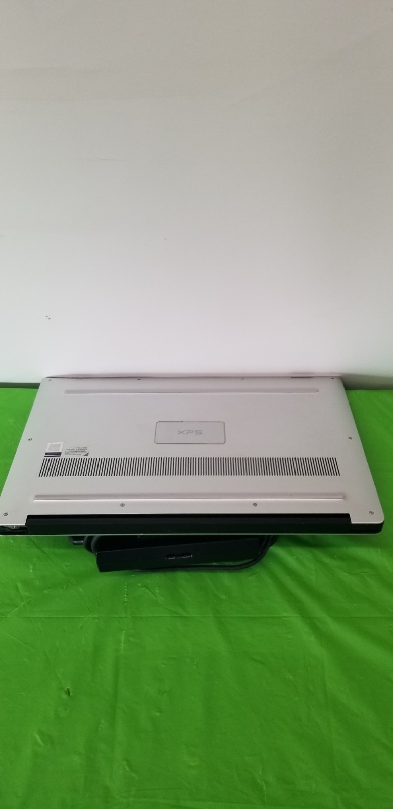 Dell XPS 15 9570, Intel Core i7-8750H @ 2.2GHz, 32GB RAM, 512GB SSD,WIN 11 Pro,
