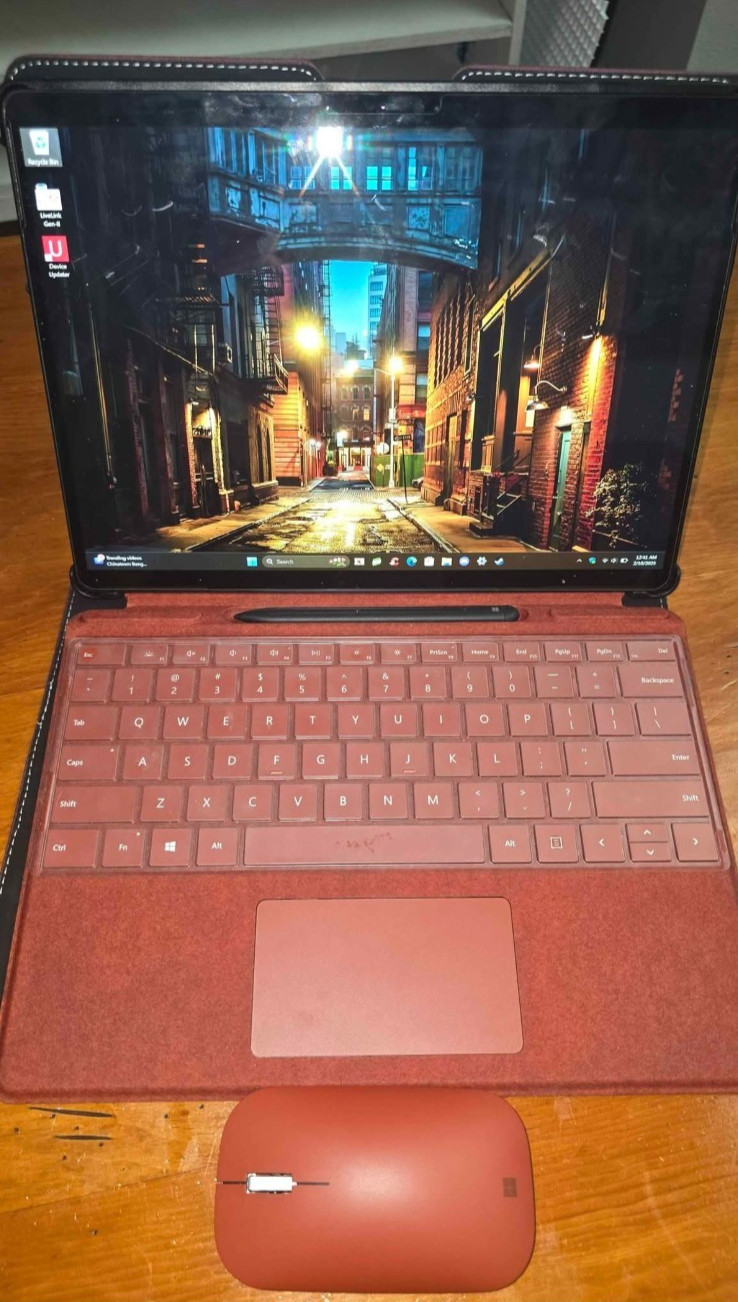 Surface pro x 1876 8gb ram 256gb SSD