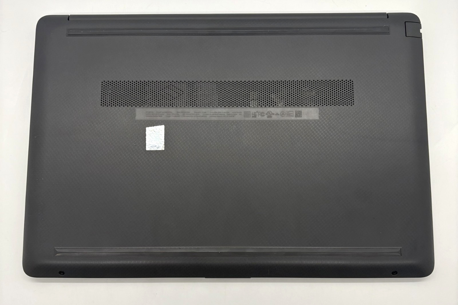 HP 250 G8 i5-1135G7 2.4GHz 16GB RAM 512GB M.2 Flaws (Cracks/hinge) W11