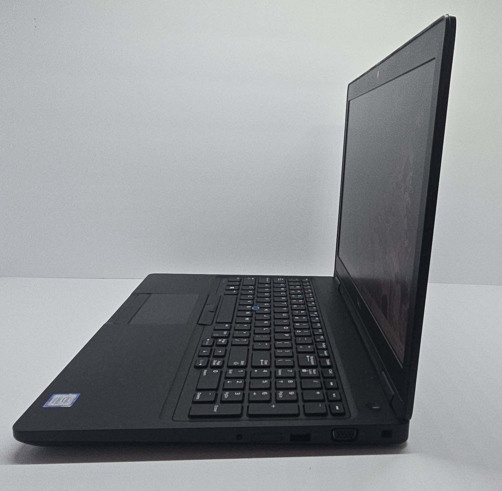 Dell Precision 3520 Laptop 15.6″ i5-7440HQ 8GB 256GB SSD Windows 11 Pro Charger