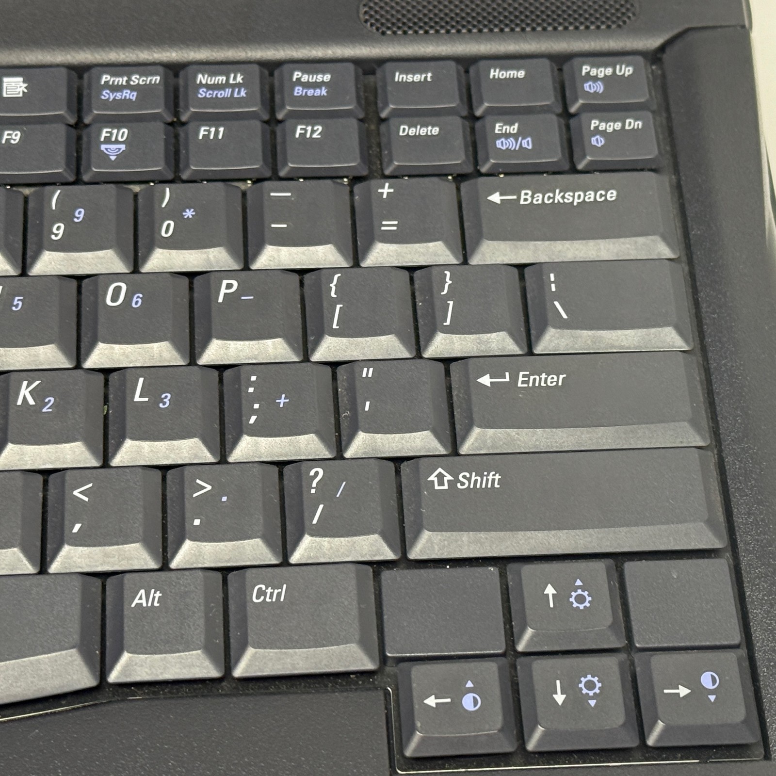 Dell Latitude C810 PP01X Laptop – NO HARD DRIVE / SOLD AS-IS FOR PARTS OR REPAIR