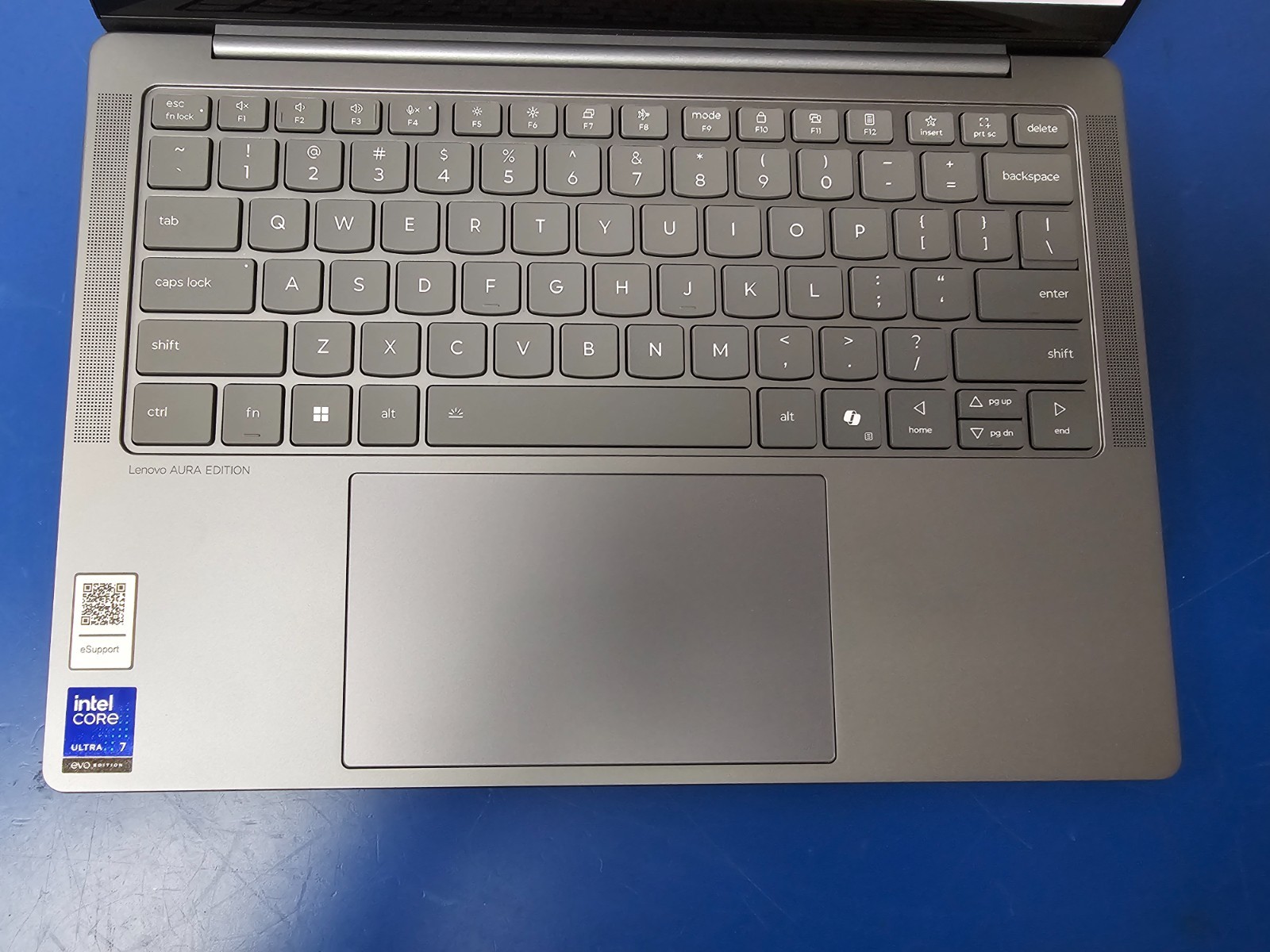 Lenovo Slim 7 14ILL10, Intel Core Ultra 7 258V, 2.20 GHz, 32 GB RAM, 1 TB NVMe