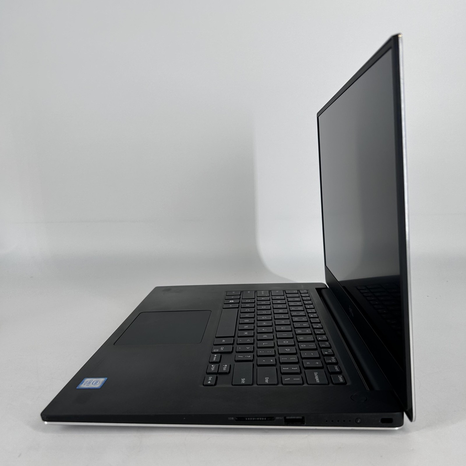 Dell XPS 15 9560 FHD i7-7700HQ 2.80GHz 16GB 512GB SSD GTX 1050 Good