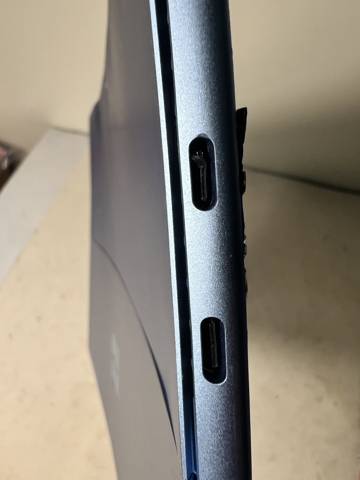 Microsoft Surface Pro 9 13″ i5-1235U 8GB RAM 2038 Sapphire AS-IS No Screen *BENT