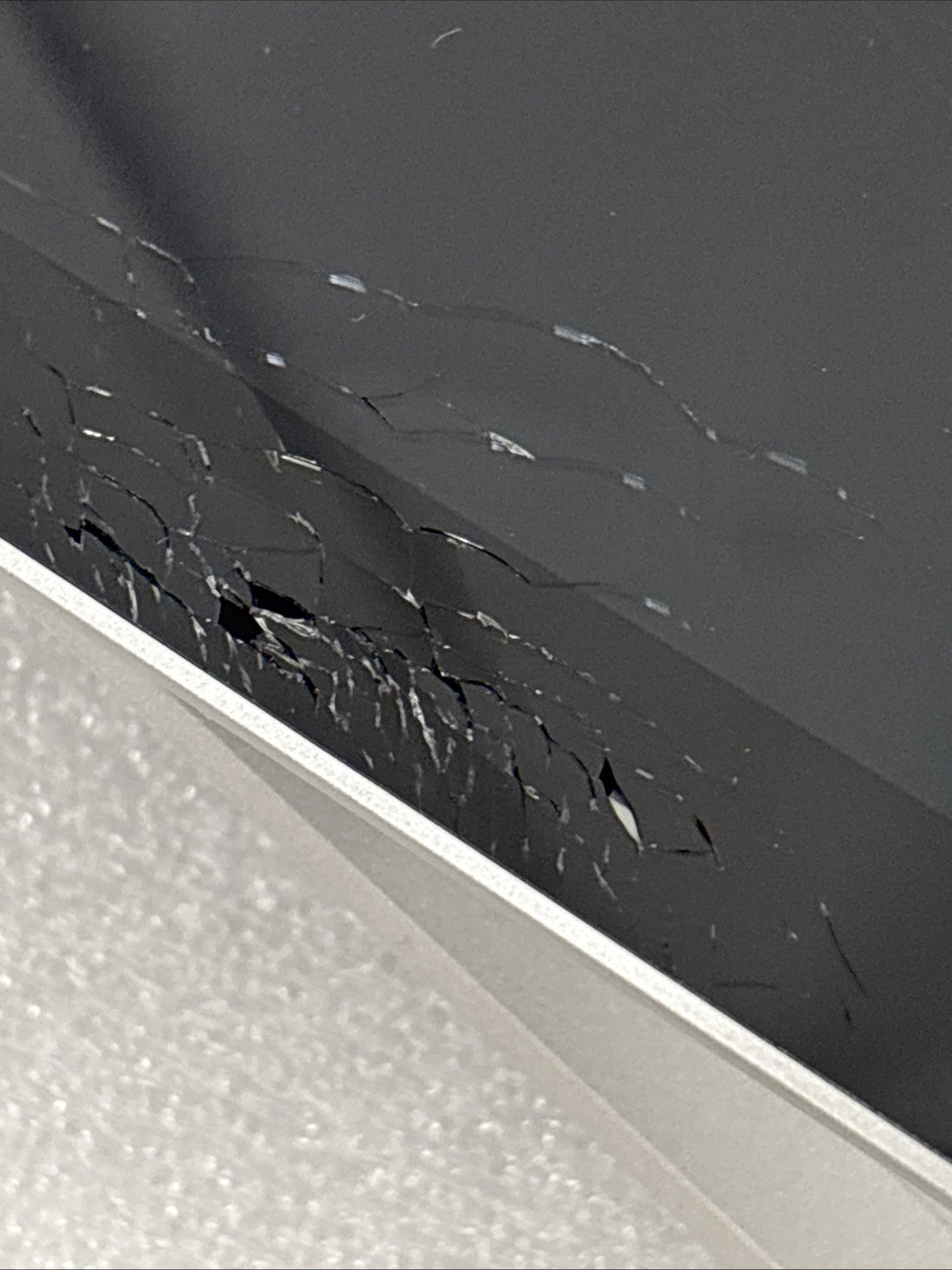 Microsoft Surface Pro 7 12.3″ (128GB, Intel i5-10th, 8GB) – Platinum *Cracked*