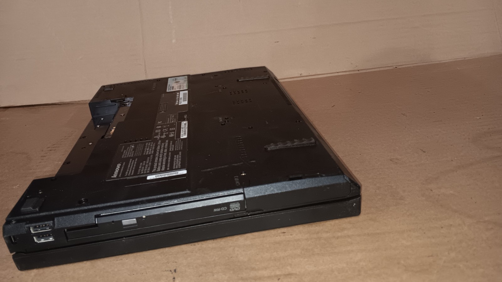 IBM Lenovo ThinkPad R61i Laptop Intel Dual core @ 1.60 GHz 15.4″ LCD Screen DVD