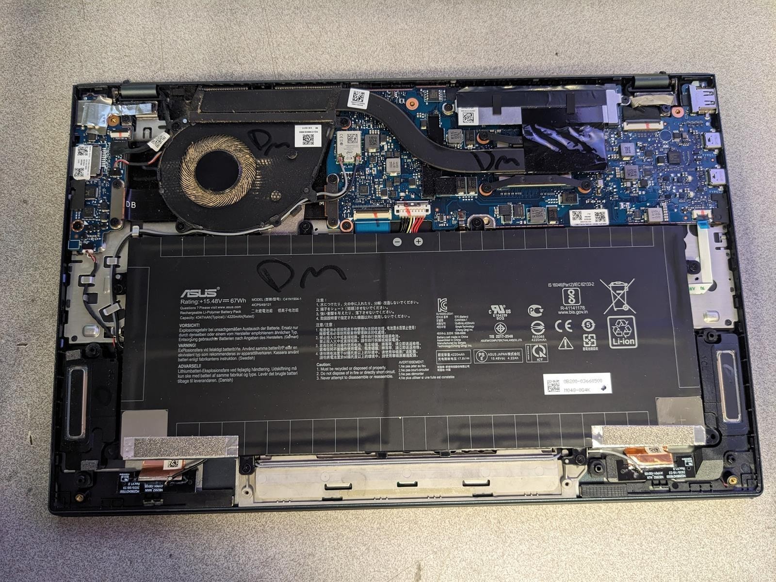 ASUS UM425I ZENBOOK RYZEN 7 4700U @ 2.0GHz, 16GB RAM, NO HDD/OS
