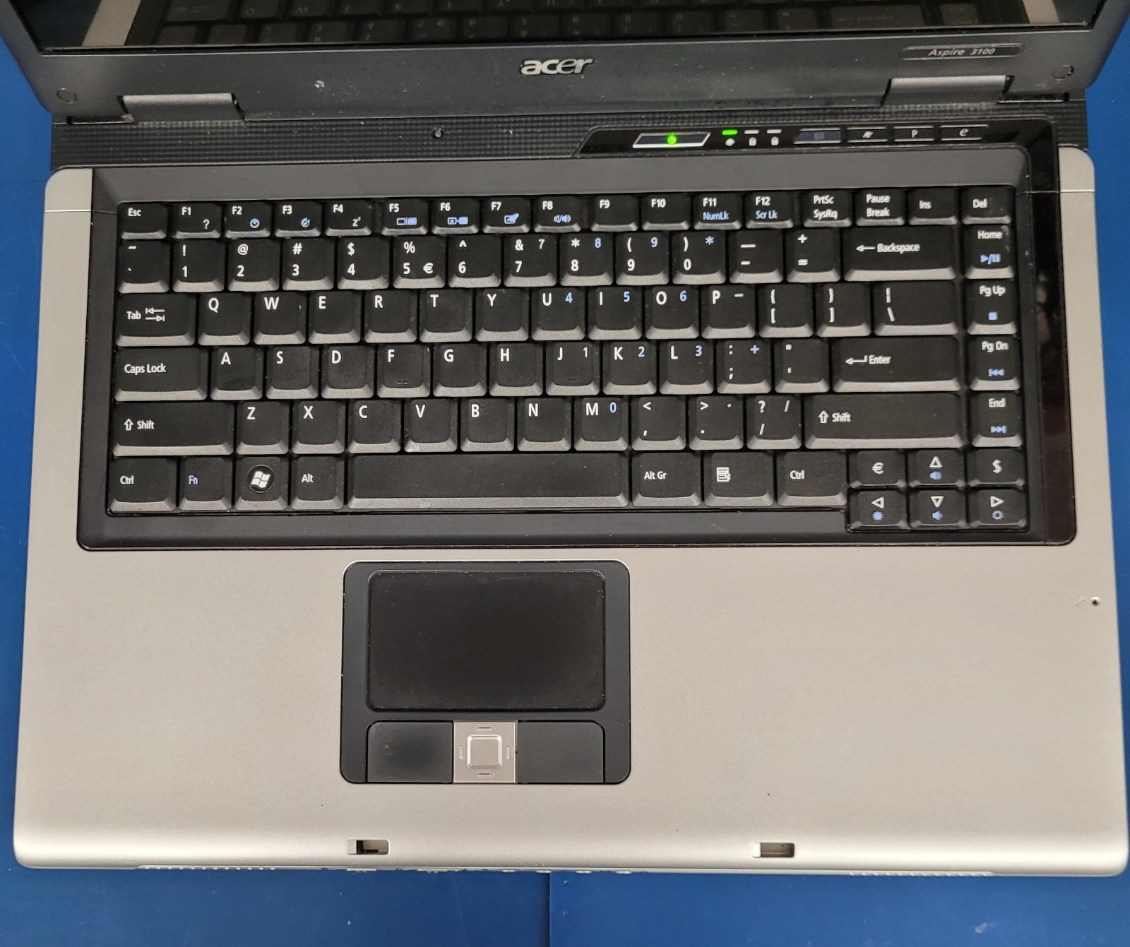 Acer Aspire 3100-1718 BL51 AMD Sempron 3500 @1.00 GHz + 256 MB RAM No HDD
