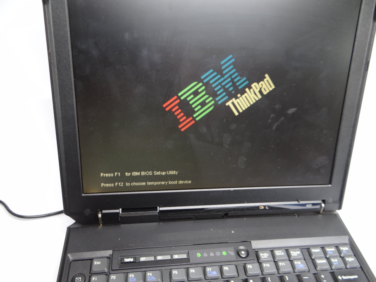 Vintage IBM ThinkPad A31 Type 2652 Laptop Boots to BIOS