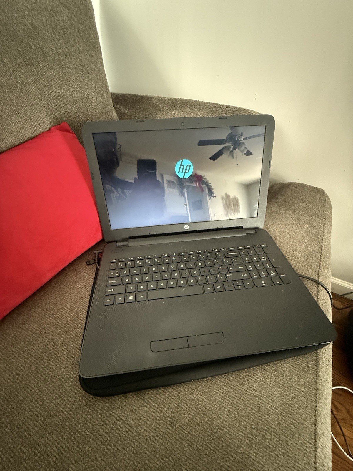 HP Notebook 15.6″ Laptop AMD E1-6015 Radeon R2 4GB RAM 466GB HDD Windows 10