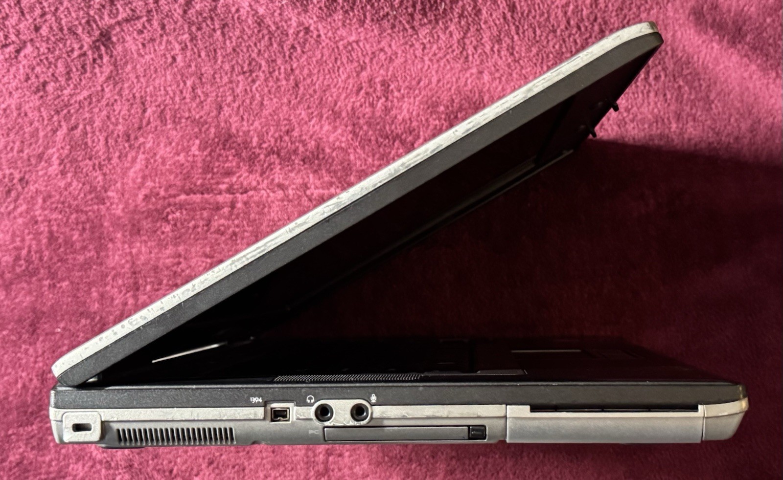 Complete Dell Latitude D531 – 14.1”/1.80GHz/2GB/160GB HDD/WiFi/Serial D-SUB/WIN7