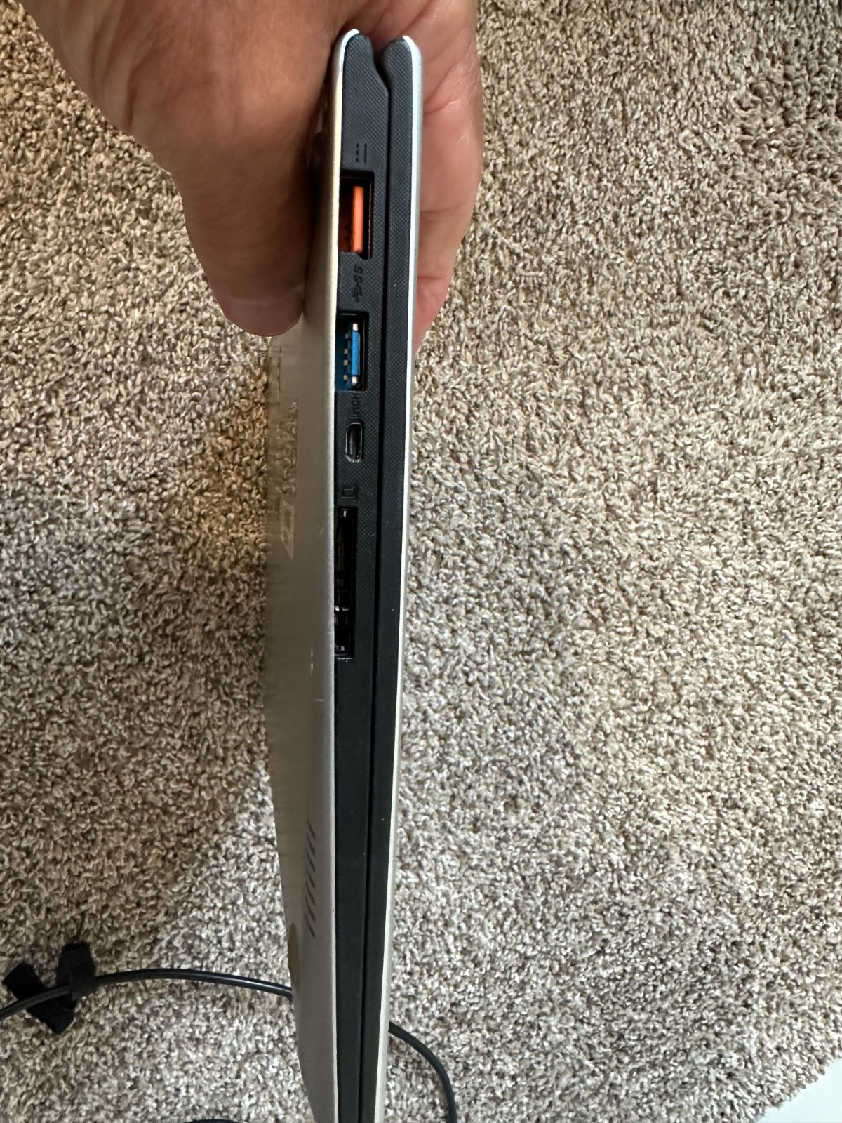 LENOVO YOGA 700-11isk 2in1, Silver , 8GB Ram Windows 10, with Power Cord